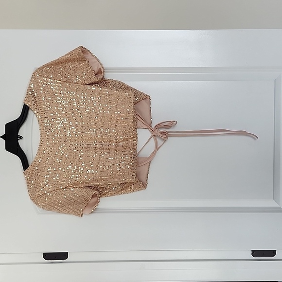 NWT GOLD EMBELLISHED SEQUINED CROP TOP OPEN TIE BACK LARGE - Picture 3 of 10